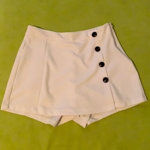 White stretchy skort with buttons